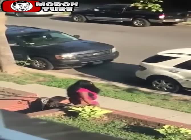 Video :In front of my house, we don't lick our anuses!